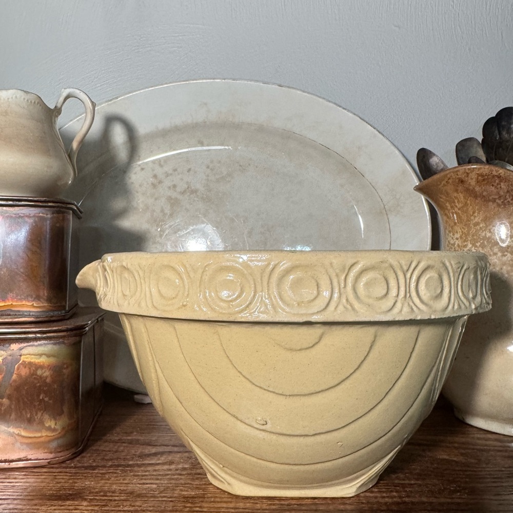Stoneware Batter Bowl with Pouring Spout